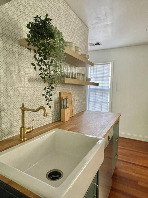 Brand New, Cozy, Modern, One-Bedroom Apartment Falls Church Ngoại thất bức ảnh